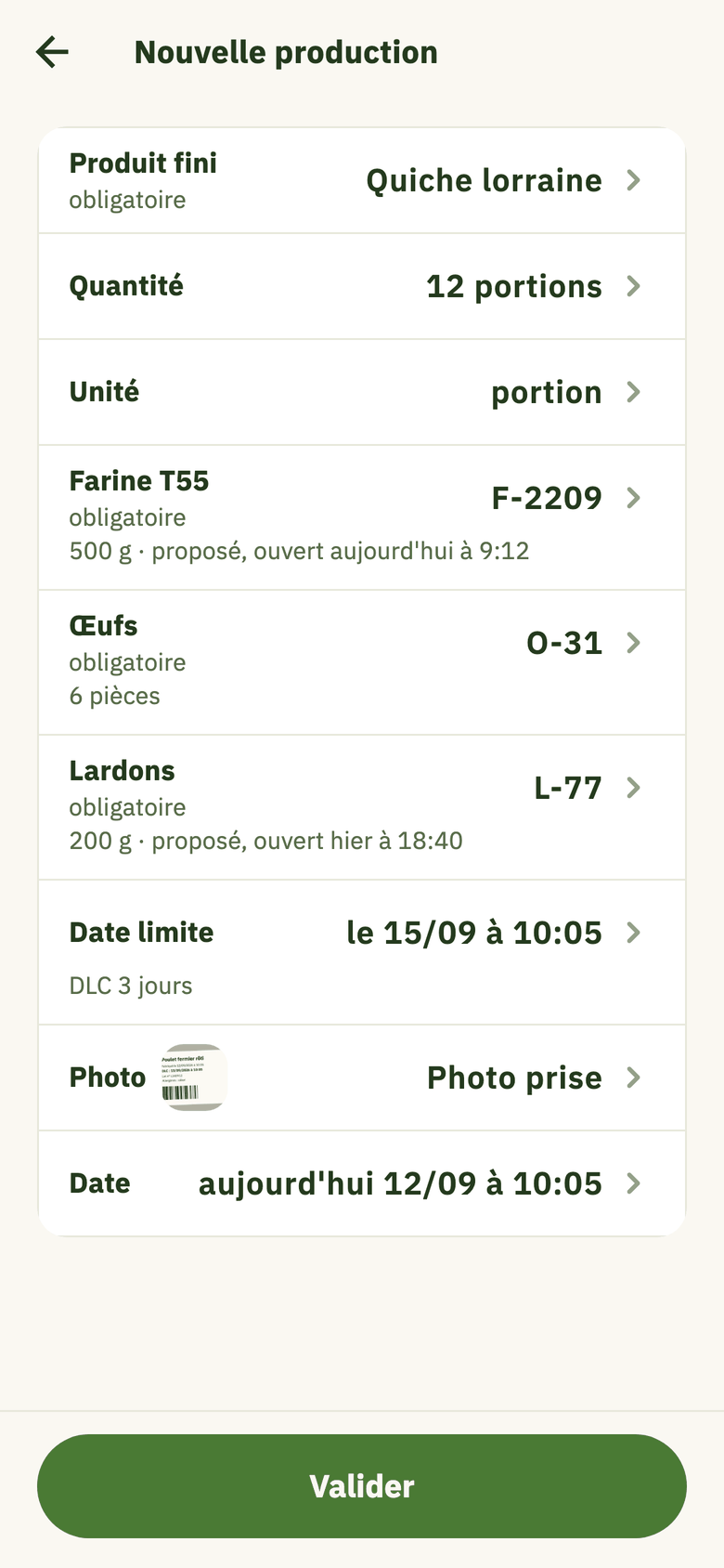 Une production dans Hygicert : quiche lorraine, 12 portions, les lots de farine, d'œufs et de lardons, la date limite et la photo.