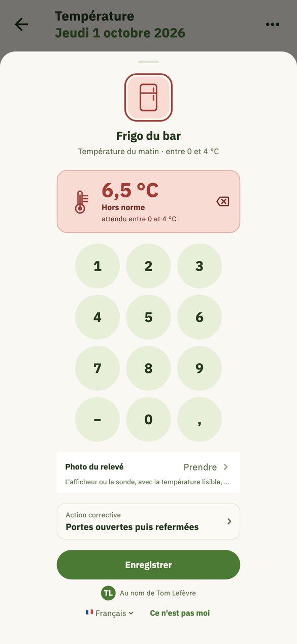 Le relevé hors norme du frigo du bar avec son action corrective : portes ouvertes puis refermées.